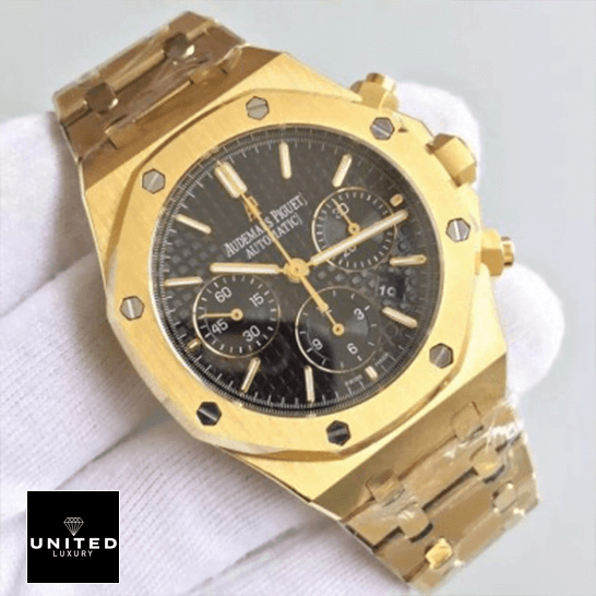 Audemars Piguet Royal Oak Chronograph 26320ST.OO.1220ST.01 Audemars Piguet Royal Oak Black Dial Replica on the white glove hand