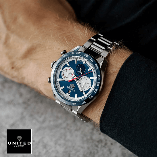 TAG Heuer Carrera Chronograph CBG2016.BA0616 Tag Heuer Carrera Blue Dial Red Second Han Replica on the wrist