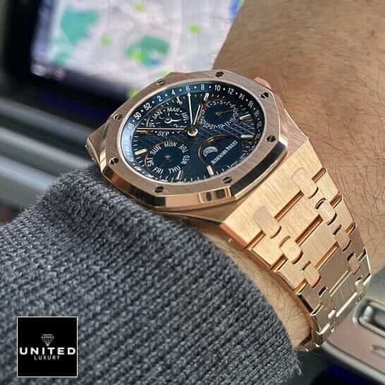 Audemars Piguet Royal Oak Chronograph 26240OR.OO.1320OR.01 Audemars Piguet Royal Oak Gold Blue Dial Replica on the man wrist