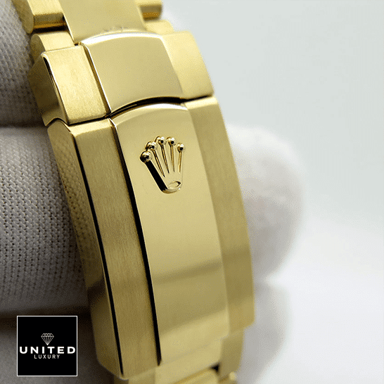 Rolex Sky-Dweller 326938-0004 Rolex Sky-Dweller 326938-0004 Yellow Gold Oyster Replica Fold Clasp on the Rolex Logo