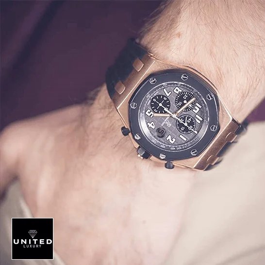AP Royal Oak Offshore Super Clone 25940OK.OO.D002CA.01 United Luxury Shop Deluxe Replica Edition audemars piguet royal oak o ffshore 25940OK.OO .D002CA.01 replica wrist Audemars Piguet Royal Oak Siyah Kadran 25940OK.OO_.D002CA.01 Erkek bileğinde replika