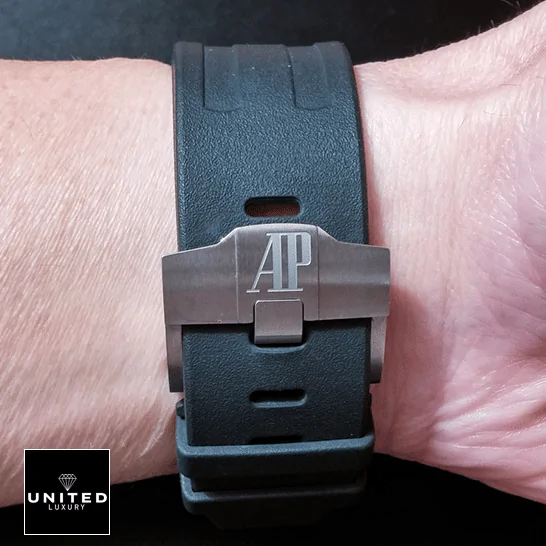 Audemars Piguet Royal Oak Offshore 15707CE.OO.A002CA.01 audemarspiguet-royaloakoffshore-15707CE.OO_.A002CA.01-replica-clasp