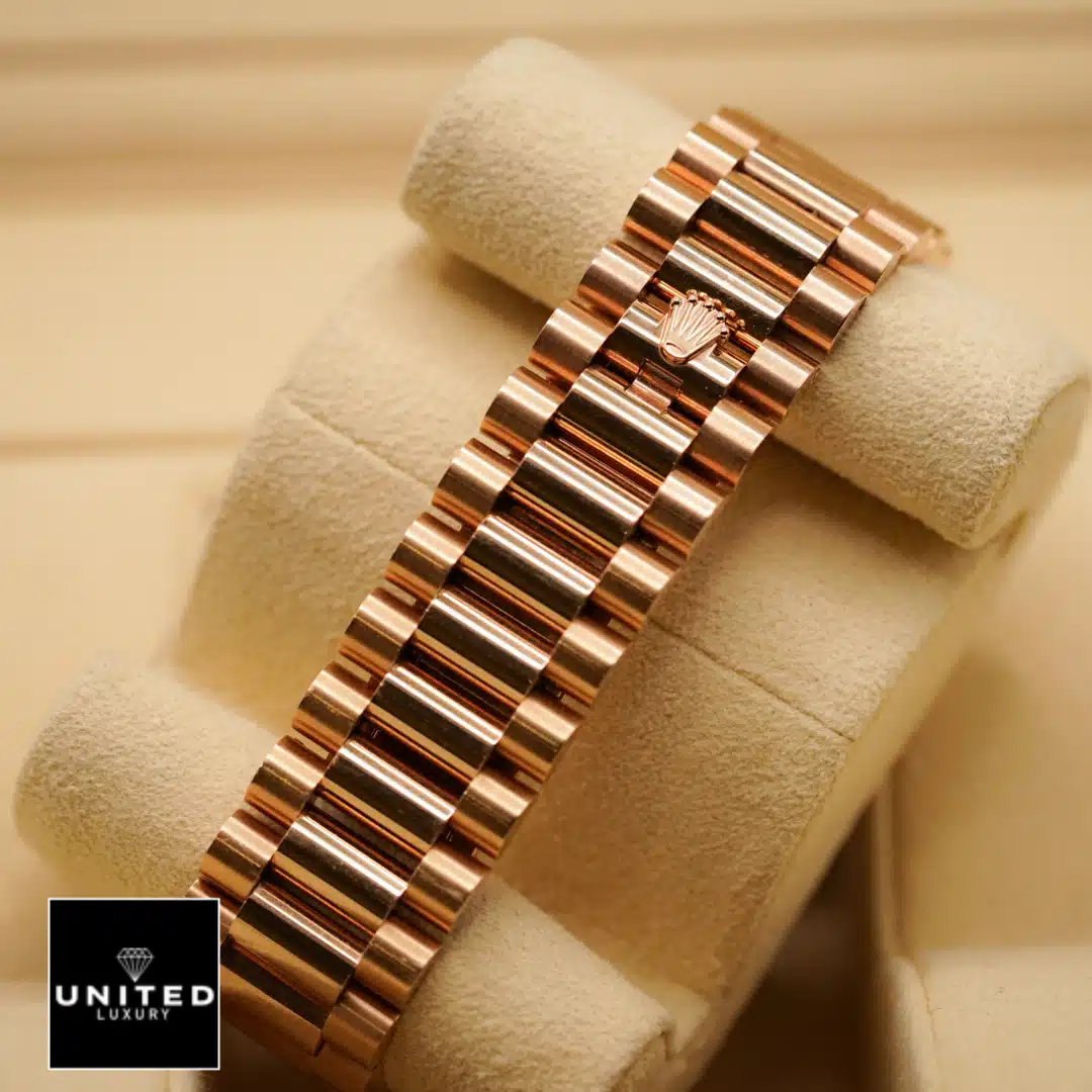 Rolex Day-Date 228345RBR Rolex Day-Date 40 228345RBR Replica Rose Gold Oyster Bracelet on the Rolex Logo