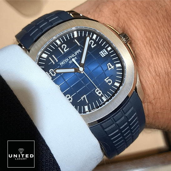 Patek Philippe Aquanaut Patek Philippe Aquanaut Blue Dial 5168G-001 Replica on the man wrist
