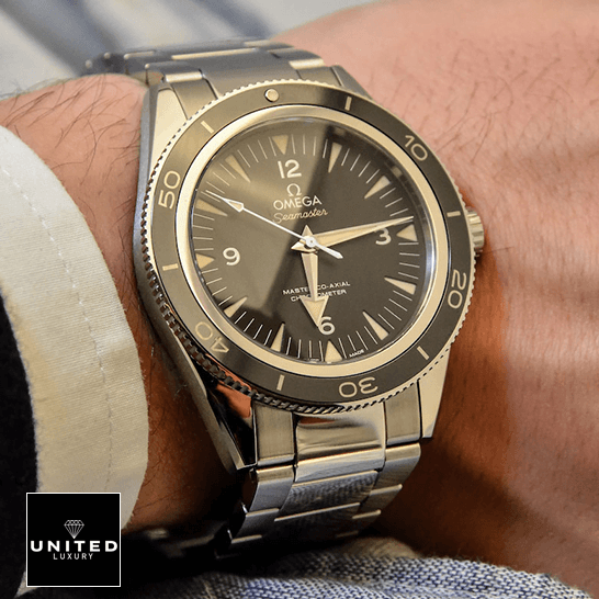 Omega Seamaster Omega Seamaster 300m Black Dial Replica on the man wrist