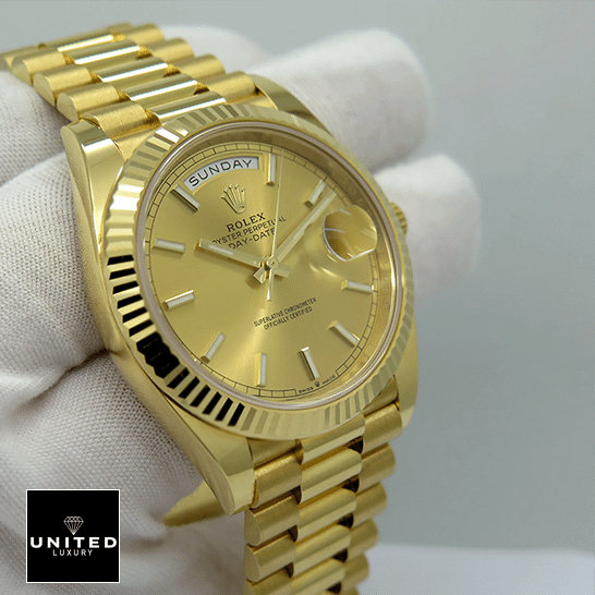 Rolex Day-Date Rolex day-date II 228238-003 yellow gold jubilee replica on the hand