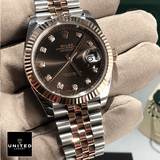 Rolex Datejust 126331-0004 Rolex Datejust 126331 Rose Gold Chocolate Diamond Dİal Replica on the hand