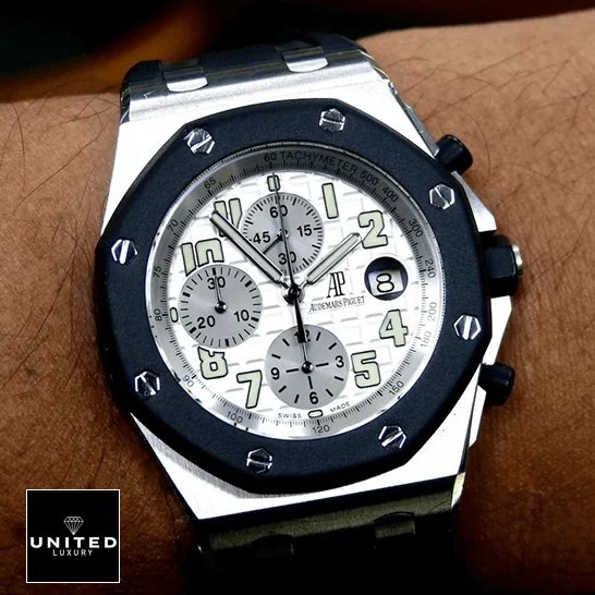 Audemars Piguet Royal Oak Offshore 25940SK.OO.D002CA.02.A Audemars Piguet Royal Oak 25940SK.OO_.D002CA.02 White Dial Replica on the wrist