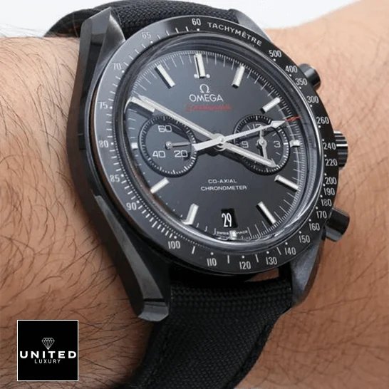 Omega Speedmaster Dark Side of the Moon Apollo 8 304.32.44.52.01.001 Mirror Clone 1:1 omega speedmaster dark side of the moon 311.92.44.51.0 man Omega Speedmaster Black Dial Replica on the man wrist