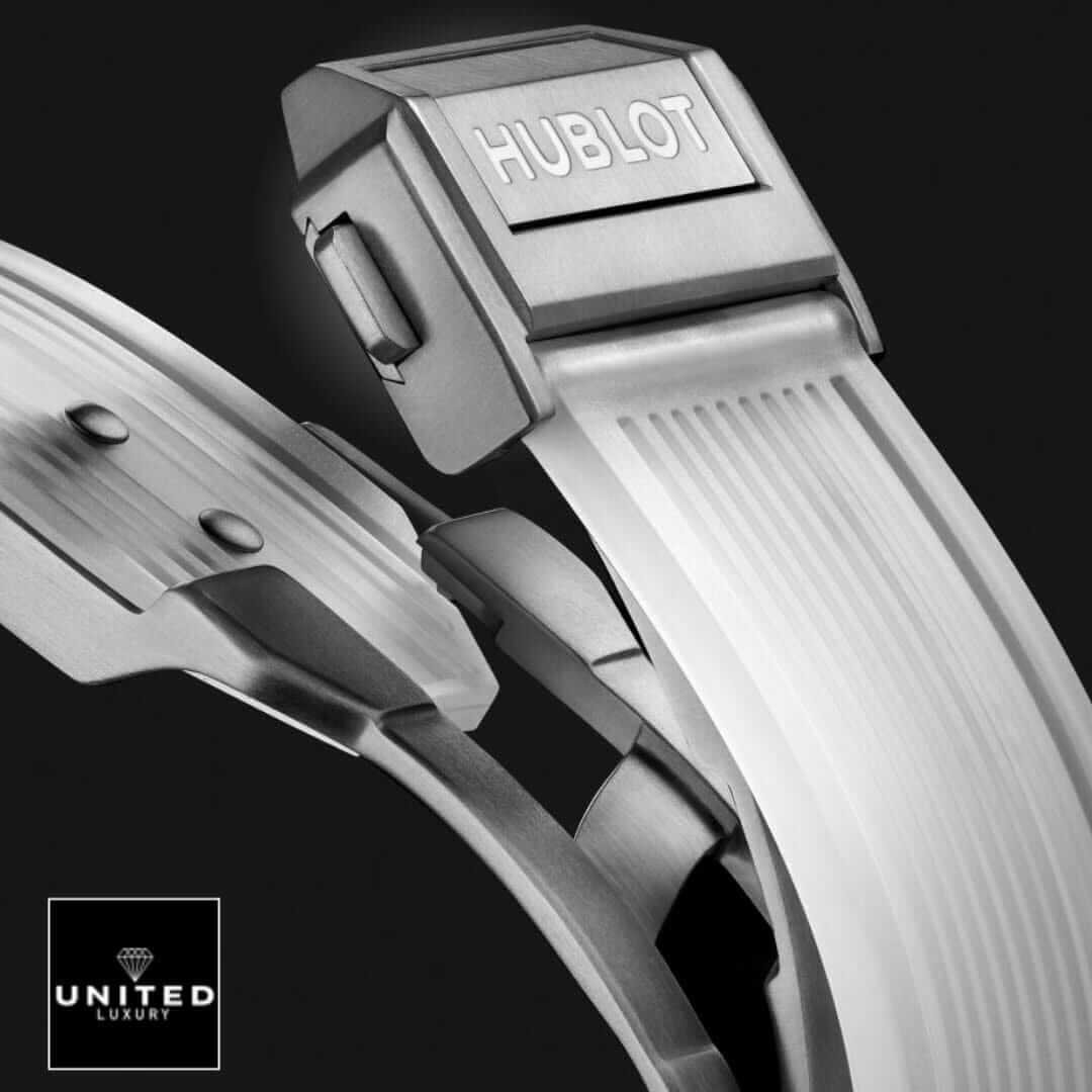 Hublot Big Bang Integral 441.JX.4802.RT.4099 Hubloıt Big Bang 441.JX.4802.RT.4099 White Rubber Bracelet Replica black background
