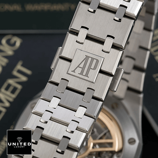 Audemars Piguet Royal Oak 15500ST.OO.1220ST.01 Audemars Piguet Royal Oak 15500ST Stainless Steel Bracelet Replica on the warranty card