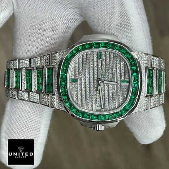 Patek Philippe Nautilus 5711/1300A emerald-bezel-5711-replica-2