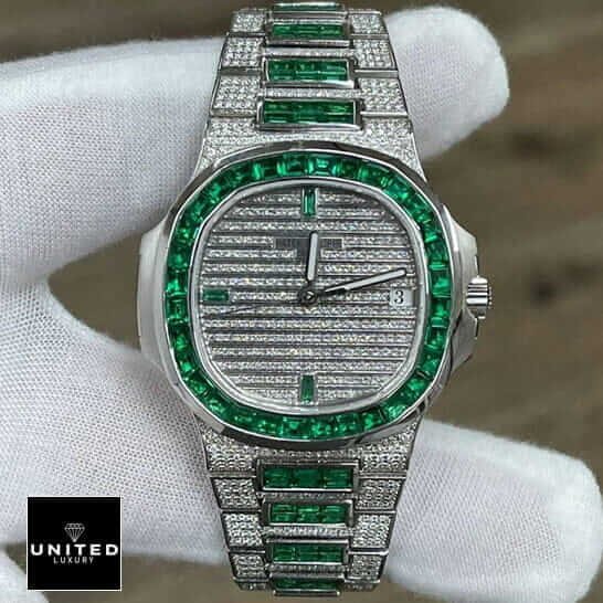 Patek Philippe Nautilus 5711/1300A emerald-bezel-5711-replica-4