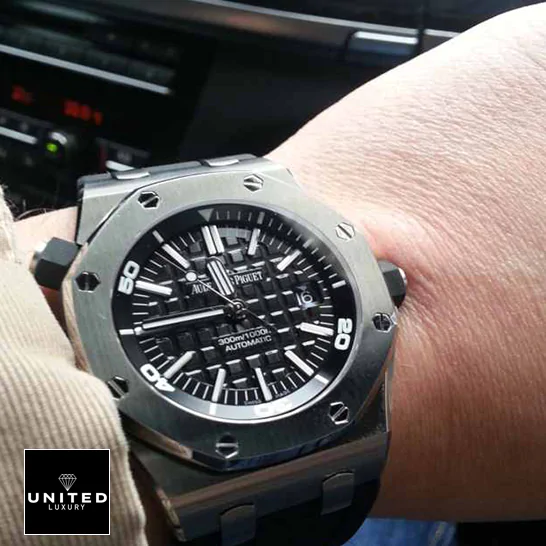 Audemars Piguet Royal Oak Offshore Diver 15710ST audemars_piguet_royal_oak_offshore_diver_black_dial_15710ST.OO_.A002CA.01_replica_man_unitedluxurynet