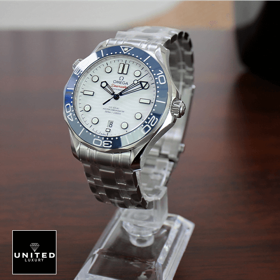 Omega Seamaster 233.30.41.21.01.001 Omega Seamaster Blue Bezel White Dial Replica on the stand