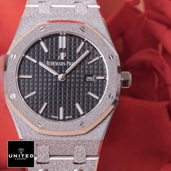 Audemars Piguet Royal Oak 67653BC.GG.1263BC.02 AP Frosted White Gold 67653BC.GG.1263BC.02 Replica Red backround