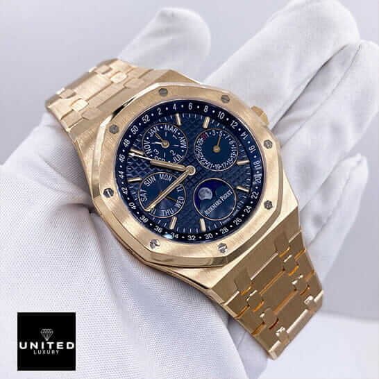 Audemars Piguet Royal Oak Chronograph 26240OR.OO.1320OR.01 Audemars Piguet Gold Blue Dial Replica on the white glove hand