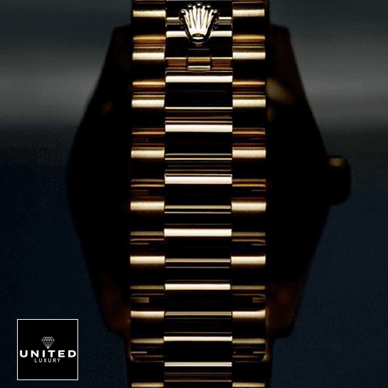 Rolex Day-Date 228238-0042 Rolex Day-Date 40 228238 Replica Yellow Gold Rolex logo Oyster Bracelet on the