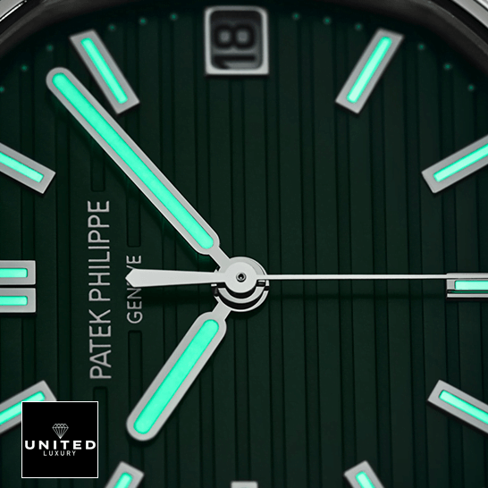 Patek Philippe Nautilus 5711/1300A-001 Patek Philippe Geneve Green Dial Replica dial phosphor