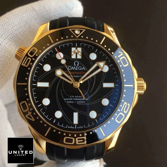 Omega Seamaster Diver 210.30.42.20.01.001 Omega Seamaster Black Dial Gold Bezel Replica on the hand