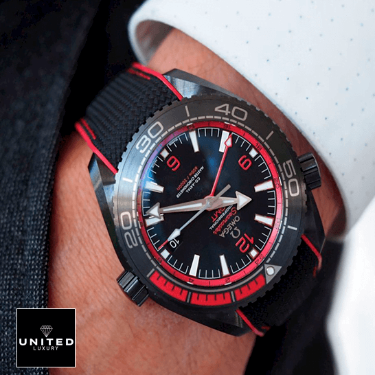 Omega Seamaster Planet Ocean Co-Axial Master Chronometer 215.92.46.22.01.003 Omega Seamaster GMT Black Dial Red Bezel Replica on the wrist