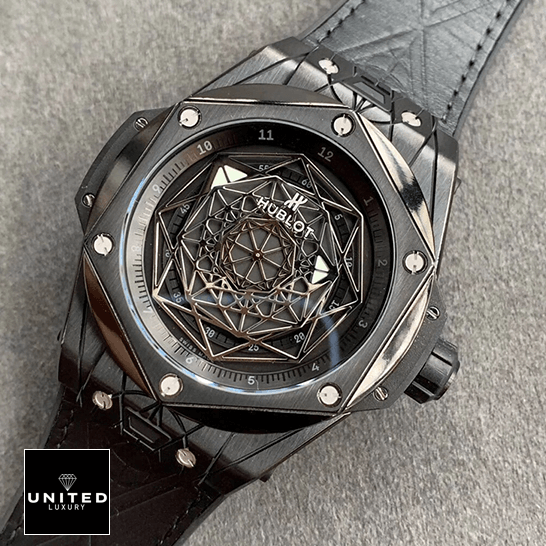 Hublot Big Bang Hublot Big Bang All Black Leather Bracelet Replica on the grey carpet