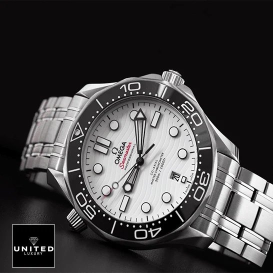 Omega Seamaster Diver 210.30.42.20.03.001 Perfect Clone Quality omega seamaster diver steel 210.30.42.20.04.001 white Omega 210.30.42.20.04.001 Seamaster White Dİal Black Bezel Replica black background