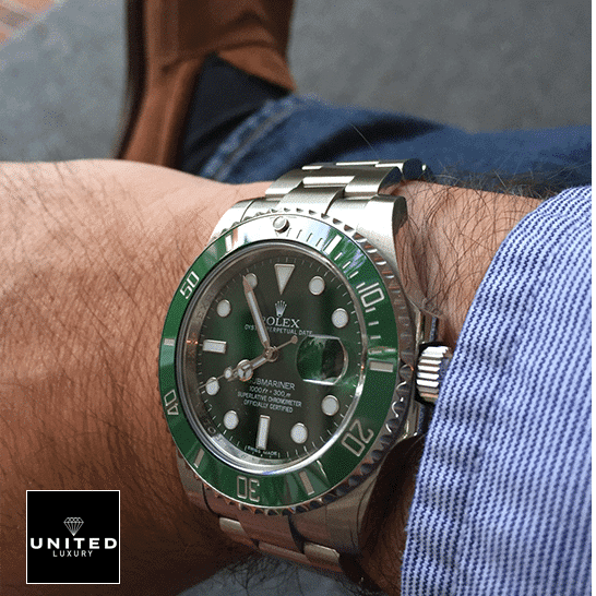 Rolex Submariner Date 116610LV Rolex Submariner Hulk 116610LV Green Dial S.Steel Oyster Replica on his arm
