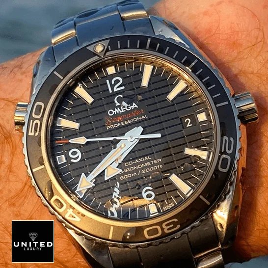 Omega Seamaster Planet Ocean 232.30.42.21.01.004 Omega Seamaster Planet Ocean 232.30.42.21.01.004 Black Dial Replica on the wrist