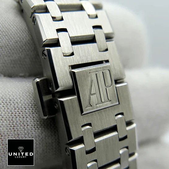 Audemars Piguet Royal Oak 15451ST Audemars Piguet 15451 Stainless Steel Bracelet Replica on the hand