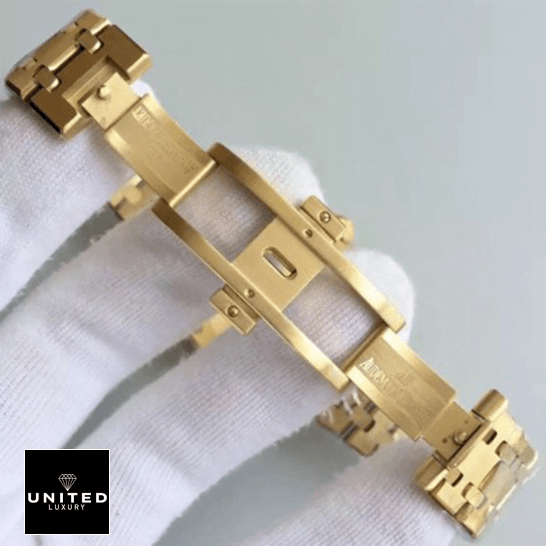 Audemars Piguet Royal Oak Chronograph 26320ST.OO.1220ST.01 Audemars Piguet Royal Oak Gold Replica opened clasp on the white glove hand