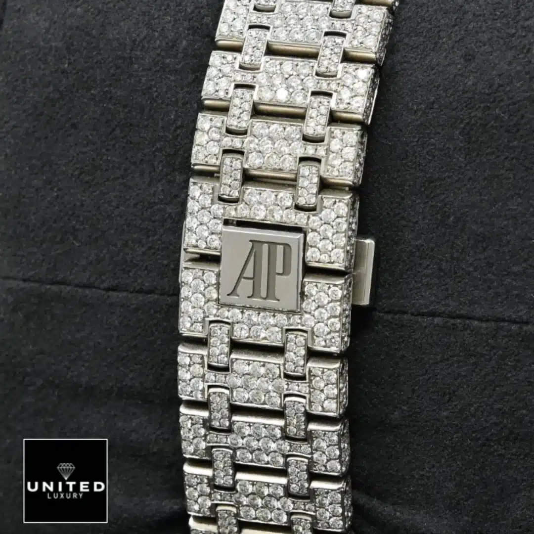 Audemars Piguet Royal Oak Offshore 26470OR.OO.A002CR.01 AP Royal Oak 15500ST.OO.1220ST.04 Replica Bracelet is jewel set and has the AP logo on it