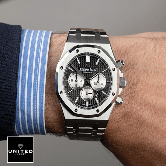 Audemars Piguet Royal Oak Chronograph 26331ST Audemars Piguet 26331ST.OO_.1220ST Black Dial Replica on the man wrist