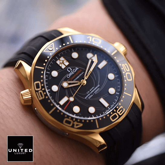 Omega Seamaster Diver 210.30.42.20.01.001 Omega Seamaster Professıonal Black Dial Gold Case Replica on the wrist